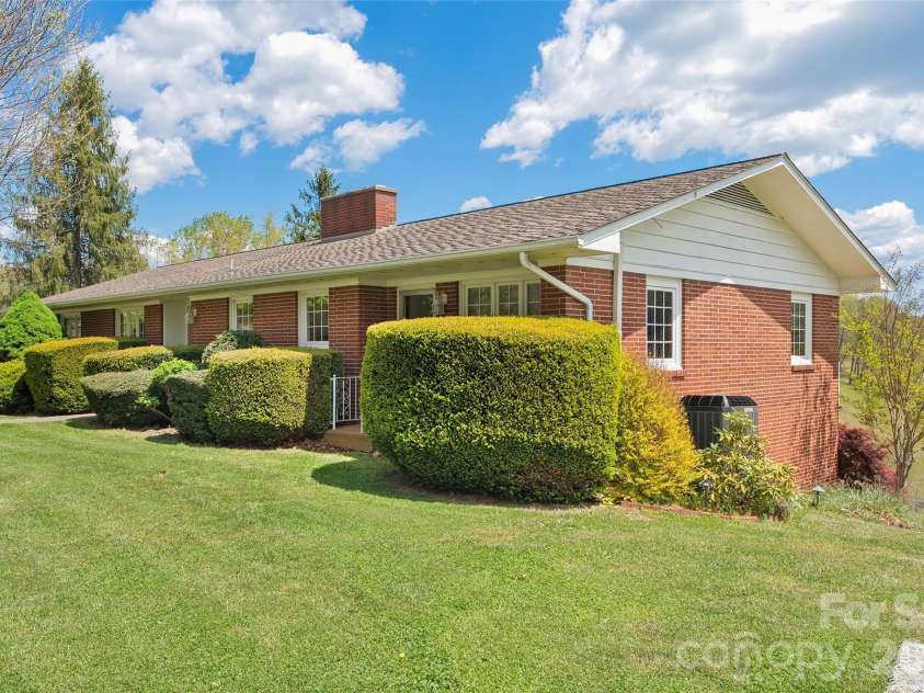 441 Mulberry Street, Clyde, NC 28721.  MLS# CAR4372989, YatesRealty ID 17525. 