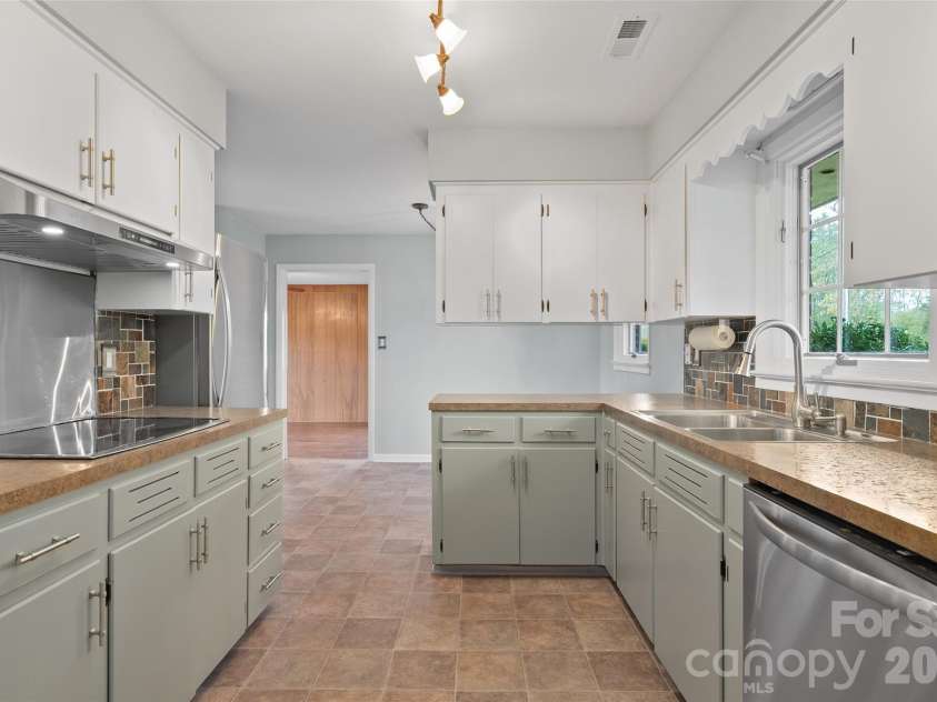 441 Mulberry Street, Clyde, NC 28721.  MLS# CAR4372989, YatesRealty ID 17525. 