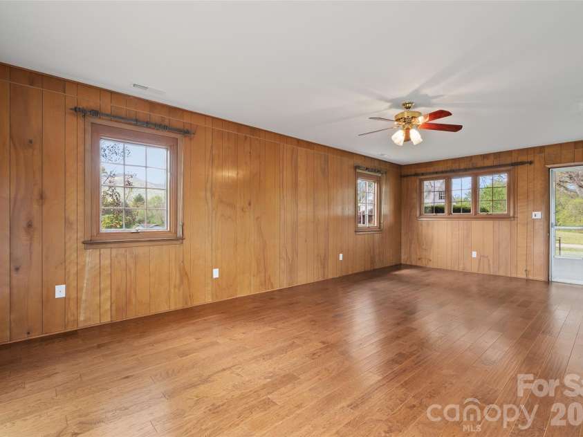 441 Mulberry Street, Clyde, NC 28721.  MLS# CAR4372989, YatesRealty ID 17525. 