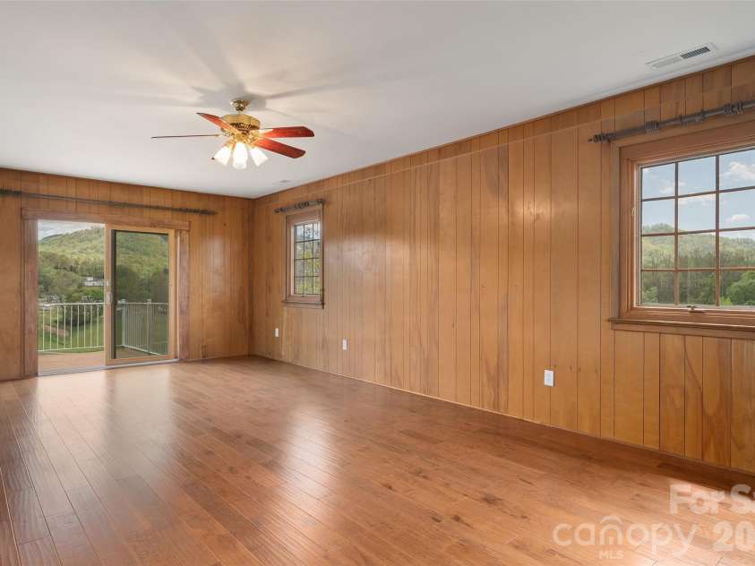 441 Mulberry Street, Clyde, NC 28721.  MLS# CAR4372989, YatesRealty ID 17525. 