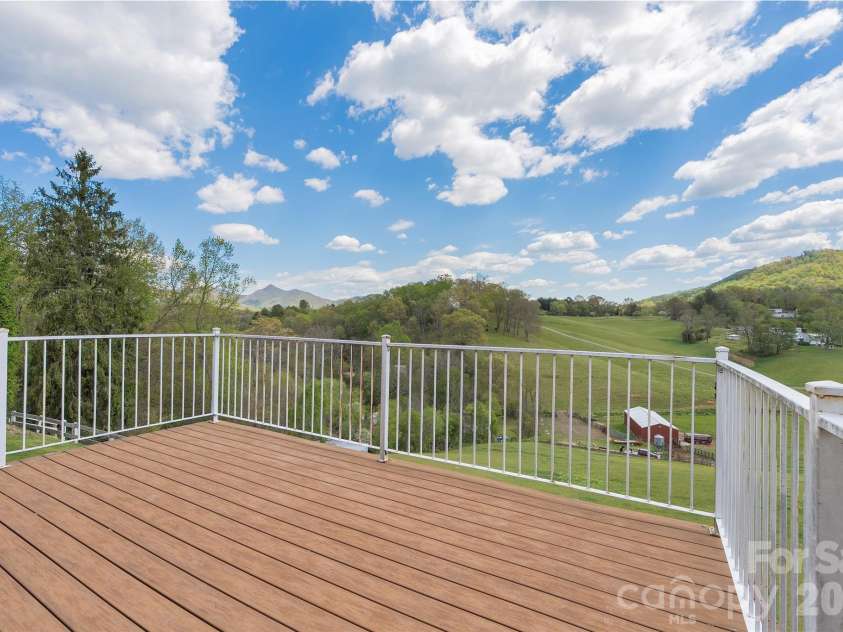 441 Mulberry Street, Clyde, NC 28721.  MLS# CAR4372989, YatesRealty ID 17525. 