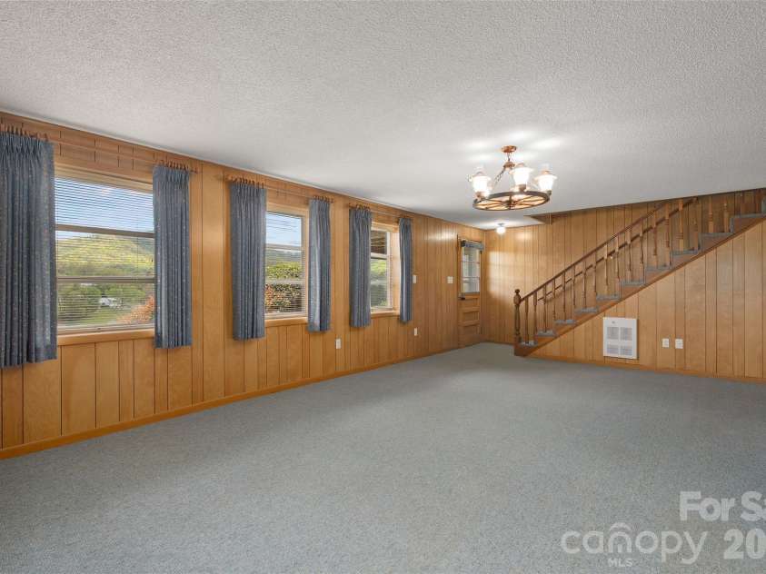 441 Mulberry Street, Clyde, NC 28721.  MLS# CAR4372989, YatesRealty ID 17525. 