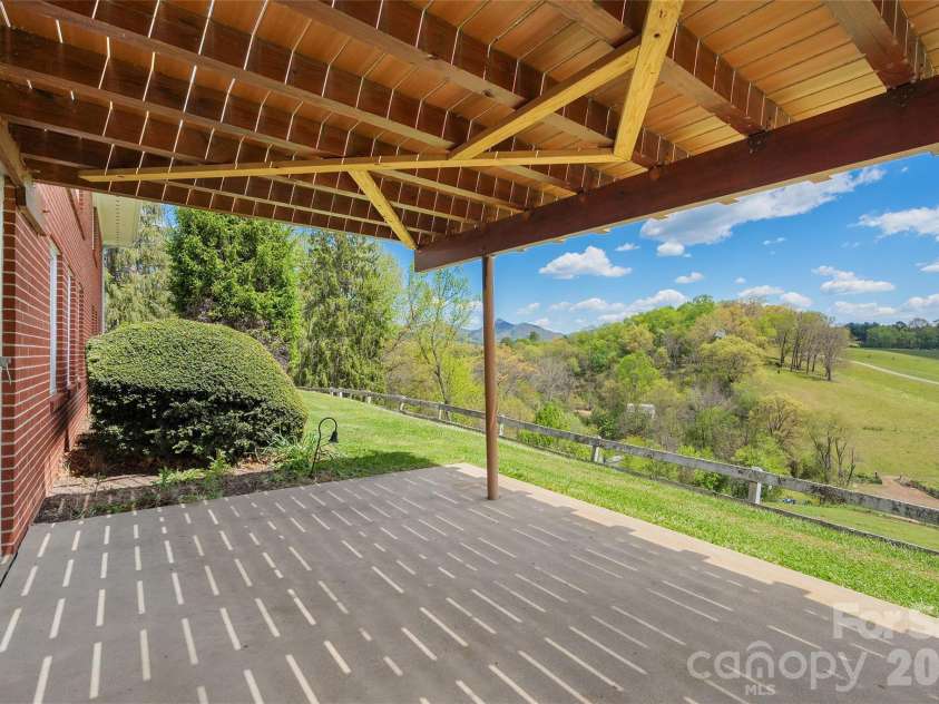 441 Mulberry Street, Clyde, NC 28721.  MLS# CAR4372989, YatesRealty ID 17525. 
