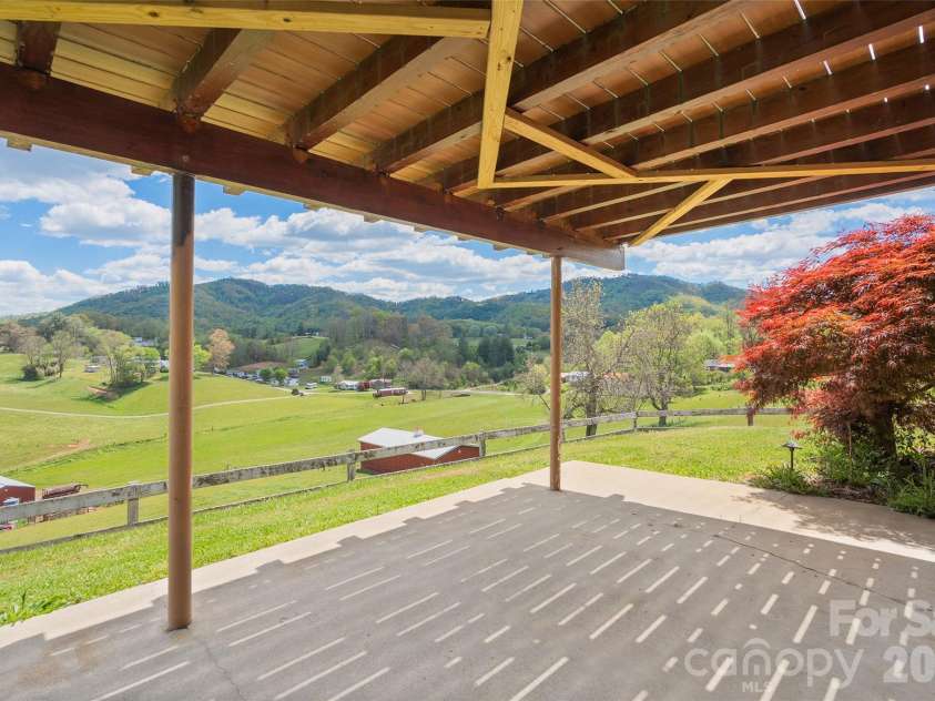 441 Mulberry Street, Clyde, NC 28721.  MLS# CAR4372989, YatesRealty ID 17525. 