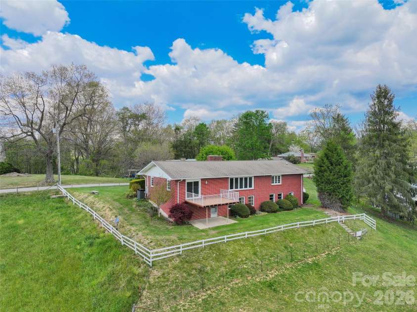 441 Mulberry Street, Clyde, NC 28721.  MLS# CAR4372989, YatesRealty ID 17525. 