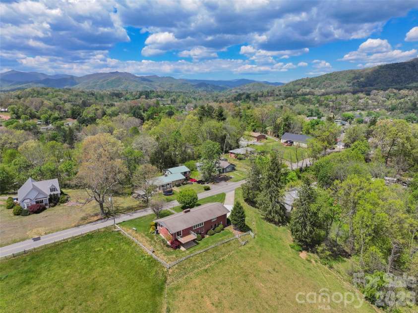 441 Mulberry Street, Clyde, NC 28721.  MLS# CAR4372989, YatesRealty ID 17525. 