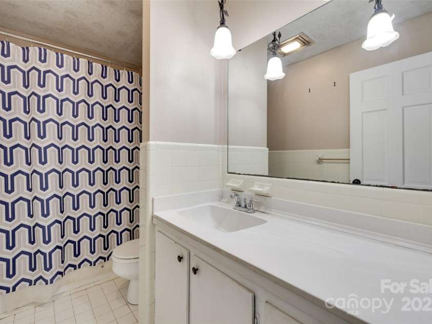 257 Amity Drive, York, SC 29745.  MLS# CAR4265743, YatesRealty ID 17528. Full Bathroom