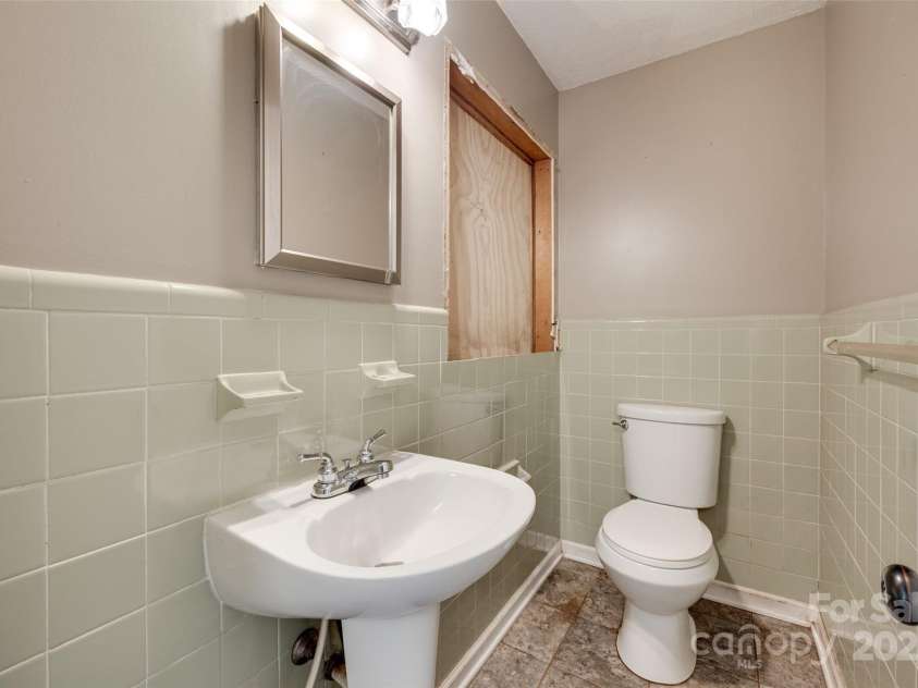 257 Amity Drive, York, SC 29745.  MLS# CAR4265743, YatesRealty ID 17528. Half Bathroom