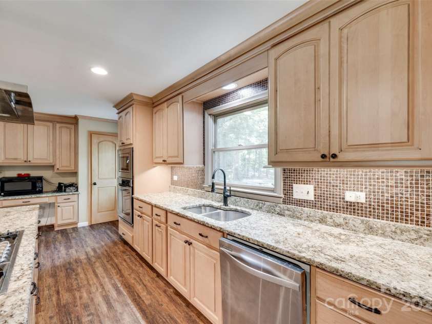 257 Amity Drive, York, SC 29745.  MLS# CAR4265743, YatesRealty ID 17528. Kitchen