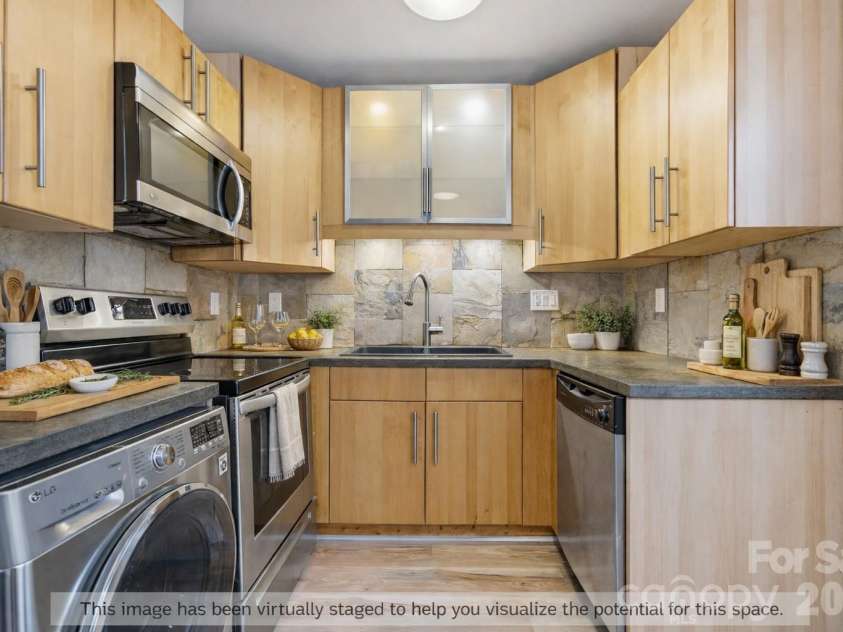 638 Chipley Avenue, Charlotte, NC 28205.  MLS# CAR4370398, YatesRealty ID 17528. 