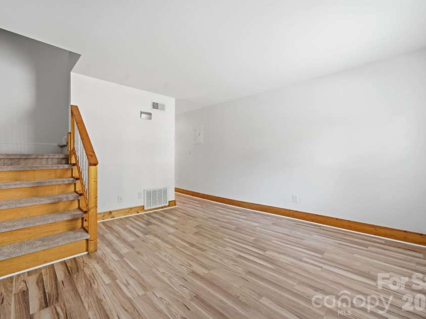 638 Chipley Avenue, Charlotte, NC 28205.  MLS# CAR4370398, YatesRealty ID 17528. 