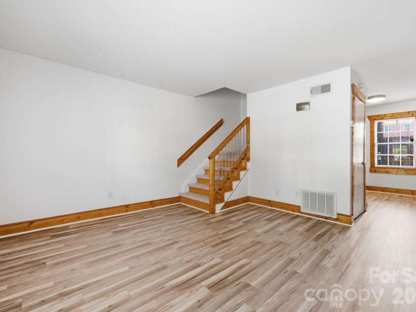 638 Chipley Avenue, Charlotte, NC 28205.  MLS# CAR4370398, YatesRealty ID 17528. 