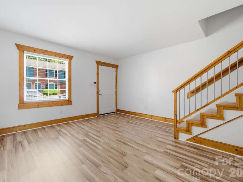 638 Chipley Avenue, Charlotte, NC 28205.  MLS# CAR4370398, YatesRealty ID 17528. 