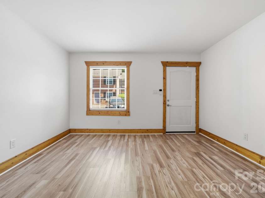 638 Chipley Avenue, Charlotte, NC 28205.  MLS# CAR4370398, YatesRealty ID 17528. 