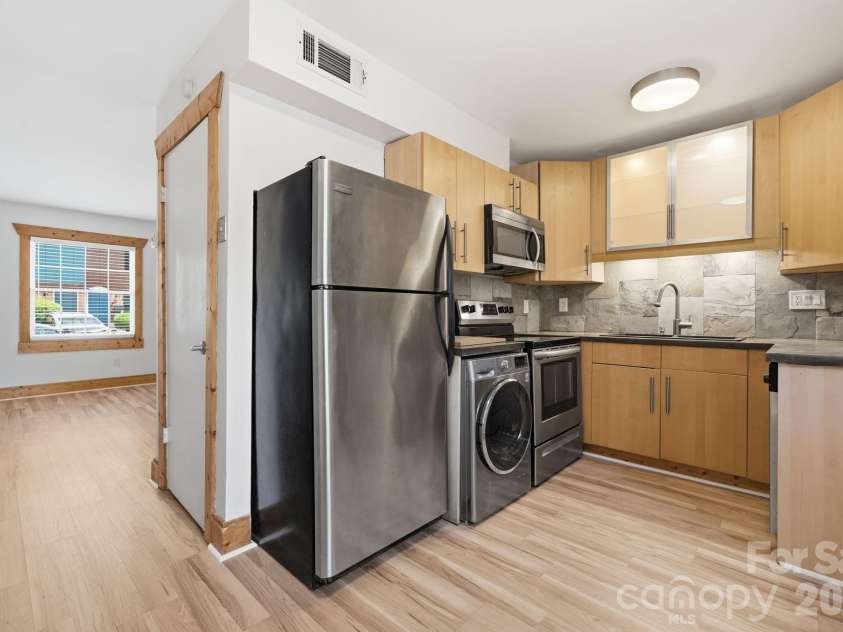 638 Chipley Avenue, Charlotte, NC 28205.  MLS# CAR4370398, YatesRealty ID 17528. 