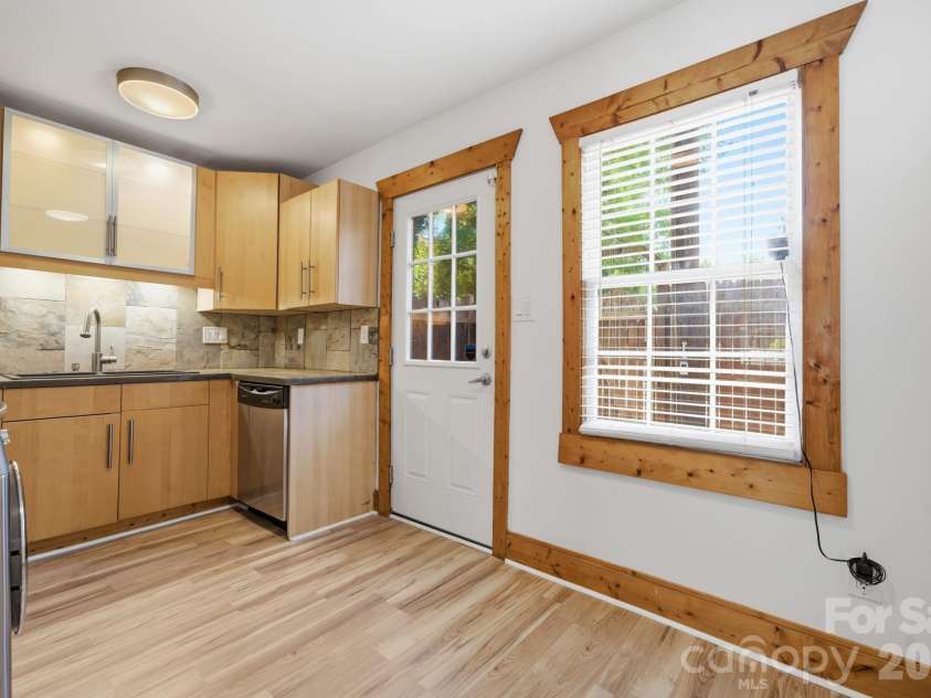 638 Chipley Avenue, Charlotte, NC 28205.  MLS# CAR4370398, YatesRealty ID 17528. 