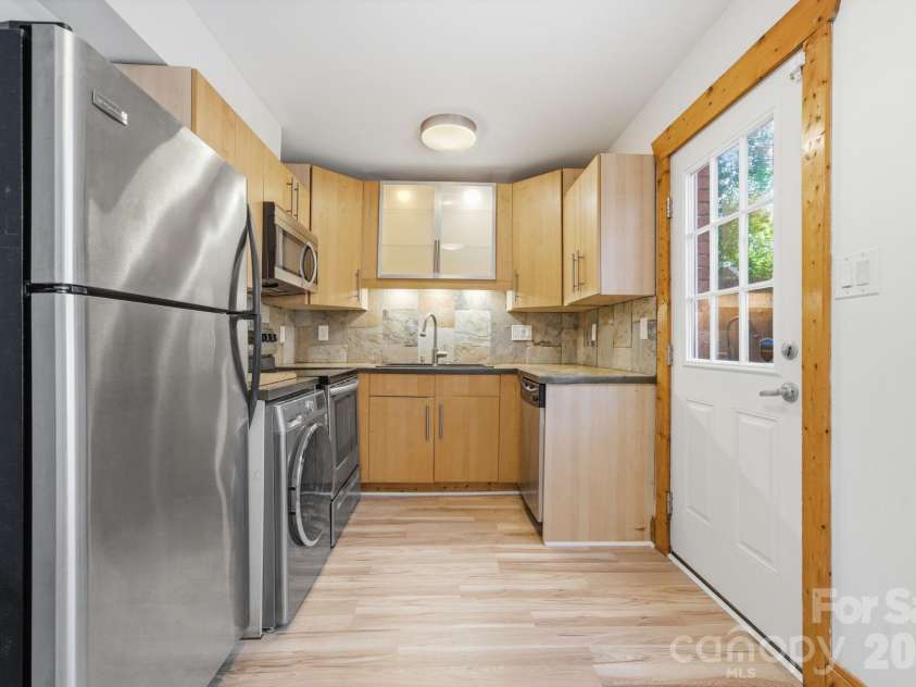 638 Chipley Avenue, Charlotte, NC 28205.  MLS# CAR4370398, YatesRealty ID 17528. 