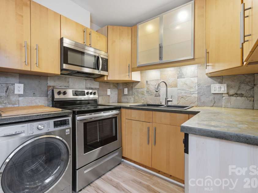 638 Chipley Avenue, Charlotte, NC 28205.  MLS# CAR4370398, YatesRealty ID 17528. 