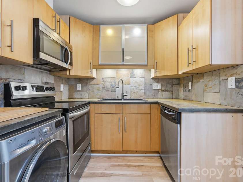 638 Chipley Avenue, Charlotte, NC 28205.  MLS# CAR4370398, YatesRealty ID 17528. 