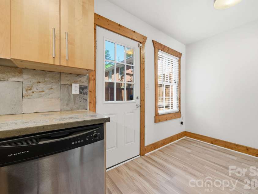 638 Chipley Avenue, Charlotte, NC 28205.  MLS# CAR4370398, YatesRealty ID 17528. 