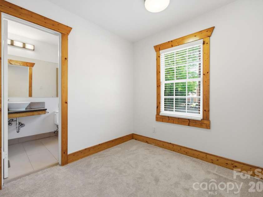 638 Chipley Avenue, Charlotte, NC 28205.  MLS# CAR4370398, YatesRealty ID 17528. 