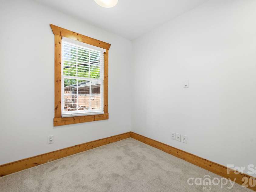 638 Chipley Avenue, Charlotte, NC 28205.  MLS# CAR4370398, YatesRealty ID 17528. 