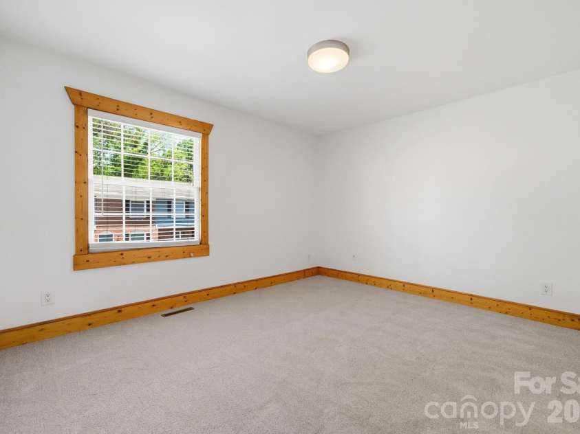638 Chipley Avenue, Charlotte, NC 28205.  MLS# CAR4370398, YatesRealty ID 17528. 