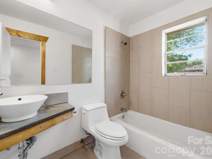 638 Chipley Avenue, Charlotte, NC 28205.  MLS# CAR4370398, YatesRealty ID 17528. 