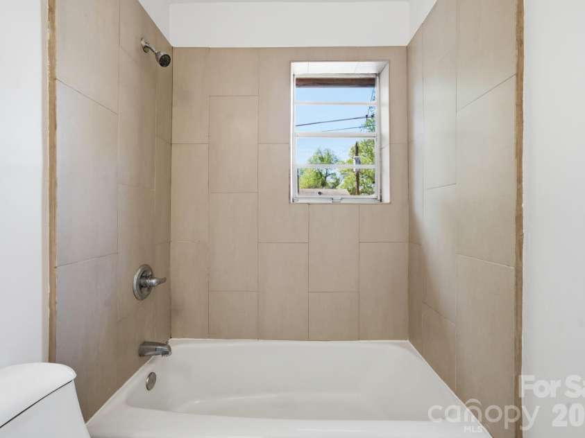 638 Chipley Avenue, Charlotte, NC 28205.  MLS# CAR4370398, YatesRealty ID 17528. 
