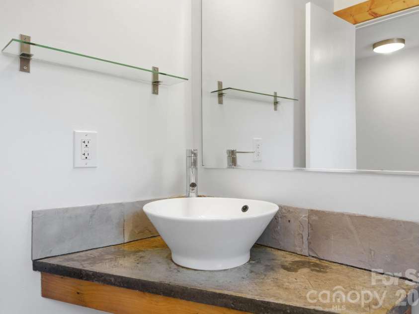 638 Chipley Avenue, Charlotte, NC 28205.  MLS# CAR4370398, YatesRealty ID 17528. 