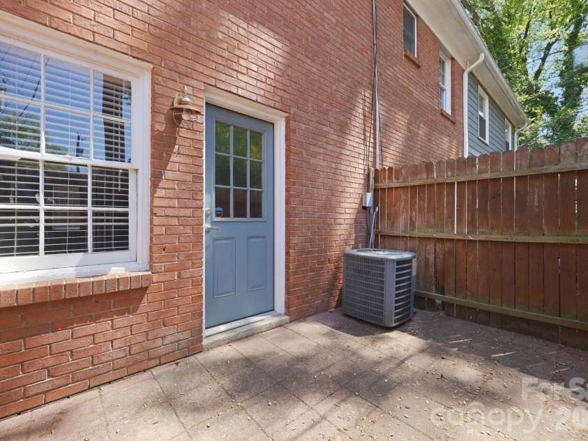 638 Chipley Avenue, Charlotte, NC 28205.  MLS# CAR4370398, YatesRealty ID 17528. 