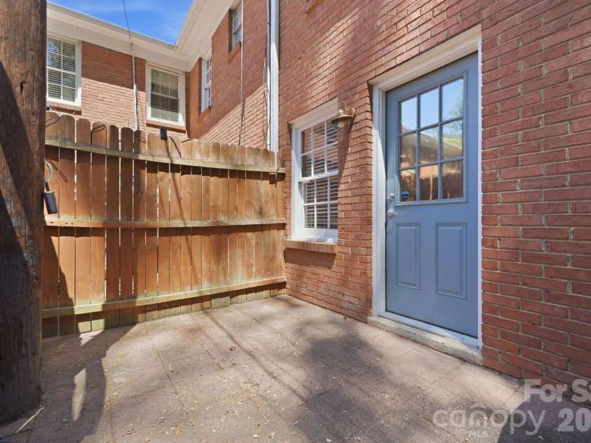 638 Chipley Avenue, Charlotte, NC 28205.  MLS# CAR4370398, YatesRealty ID 17528. 