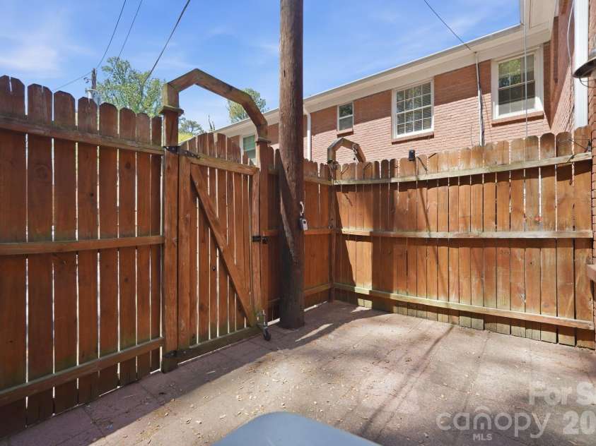 638 Chipley Avenue, Charlotte, NC 28205.  MLS# CAR4370398, YatesRealty ID 17528. 