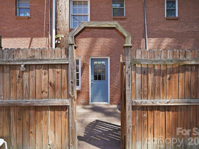 638 Chipley Avenue, Charlotte, NC 28205.  MLS# CAR4370398, YatesRealty ID 17528. 