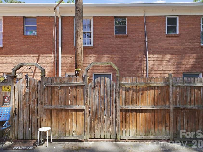 638 Chipley Avenue, Charlotte, NC 28205.  MLS# CAR4370398, YatesRealty ID 17528. 