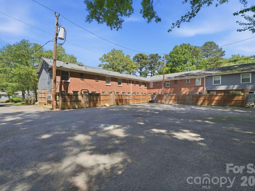 638 Chipley Avenue, Charlotte, NC 28205.  MLS# CAR4370398, YatesRealty ID 17528. 