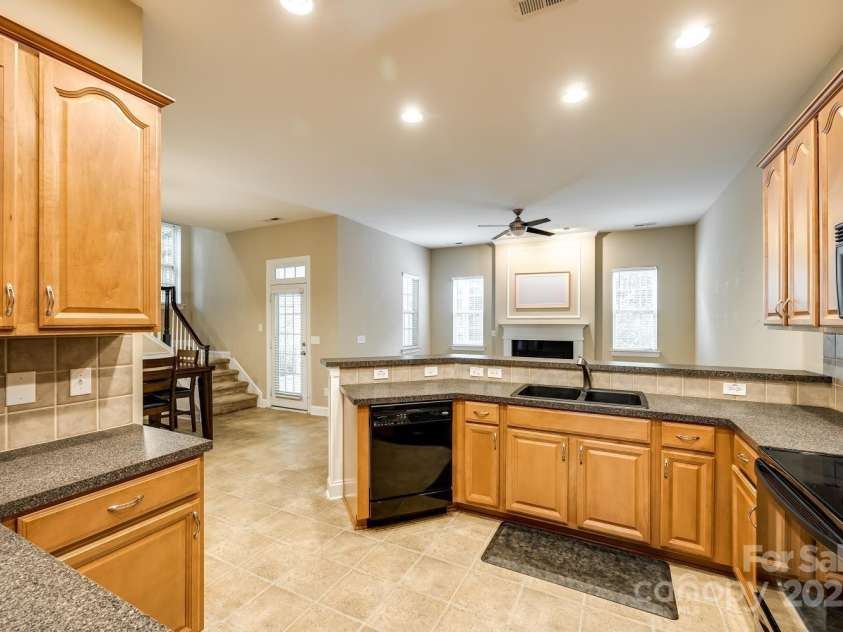 10407 Alvarado Way, Charlotte, NC 28277.  MLS# CAR4260651, YatesRealty ID 17529. 