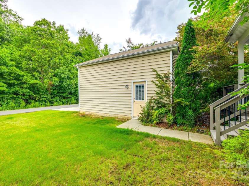 10407 Alvarado Way, Charlotte, NC 28277.  MLS# CAR4260651, YatesRealty ID 17529. 
