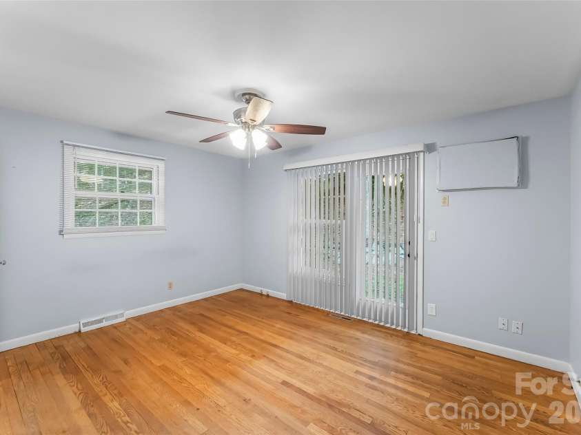 98 Limberlost Drive, Hendersonville, NC 28739.  MLS# CAR4376347, YatesRealty ID 17529. 
