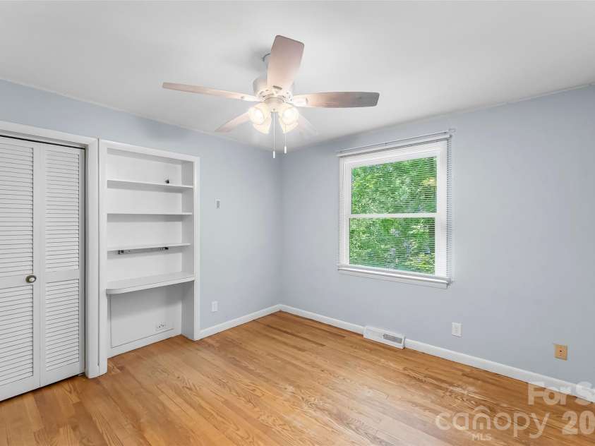98 Limberlost Drive, Hendersonville, NC 28739.  MLS# CAR4376347, YatesRealty ID 17529. 