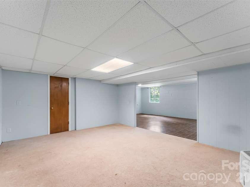 98 Limberlost Drive, Hendersonville, NC 28739.  MLS# CAR4376347, YatesRealty ID 17529. 