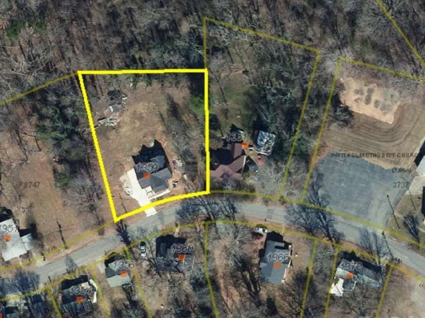 1359 Delwood Drive, Lenoir, NC 28645.  MLS# CAR4315173, YatesRealty ID 1753. 