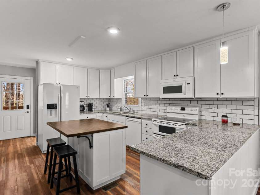 46 Wahuhu Court, Brevard, NC 28712.  MLS# CAR4241223, YatesRealty ID 1753. 