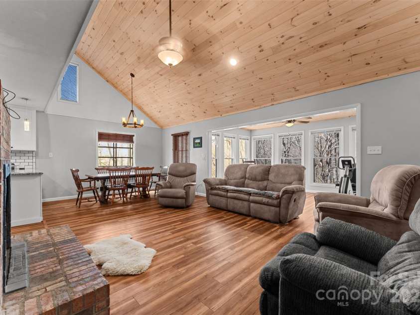 46 Wahuhu Court, Brevard, NC 28712.  MLS# CAR4241223, YatesRealty ID 1753. 