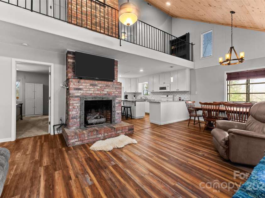 46 Wahuhu Court, Brevard, NC 28712.  MLS# CAR4241223, YatesRealty ID 1753. 