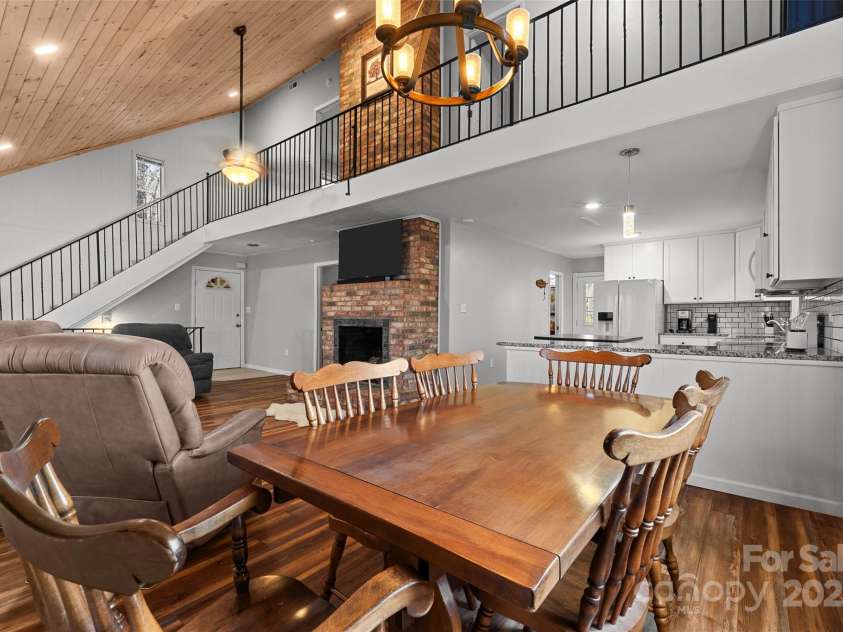 46 Wahuhu Court, Brevard, NC 28712.  MLS# CAR4241223, YatesRealty ID 1753. 