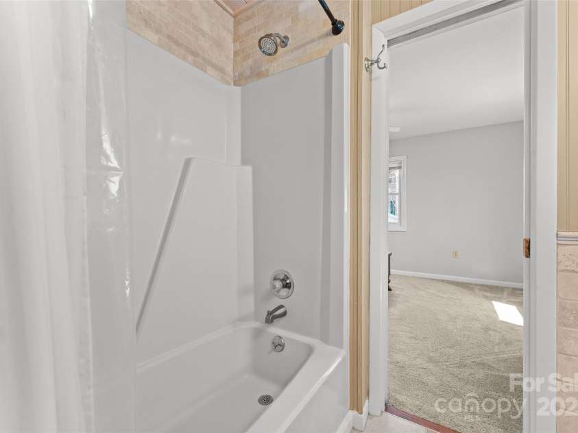 46 Wahuhu Court, Brevard, NC 28712.  MLS# CAR4241223, YatesRealty ID 1753. 