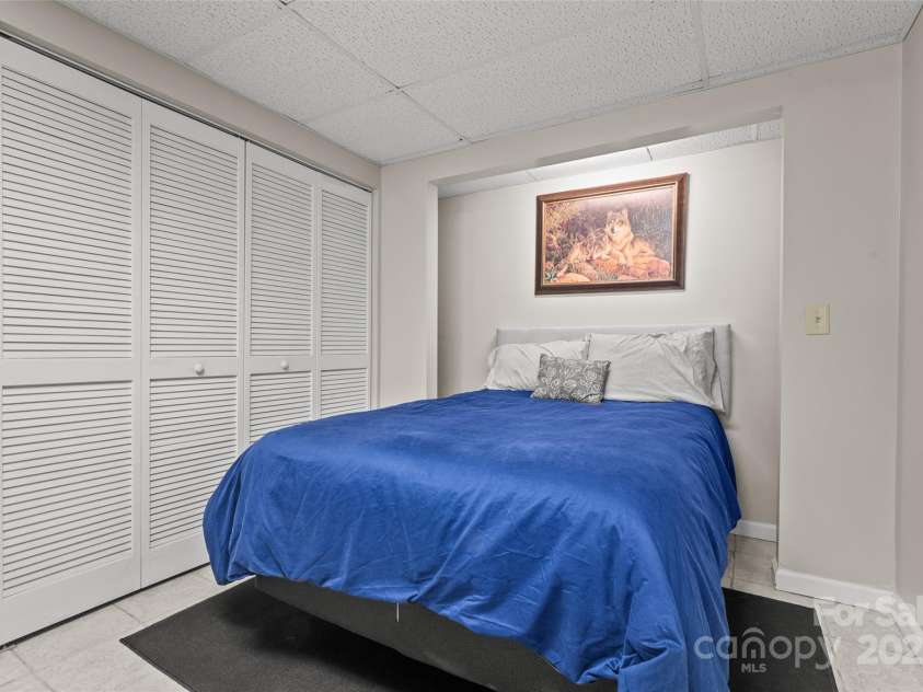 46 Wahuhu Court, Brevard, NC 28712.  MLS# CAR4241223, YatesRealty ID 1753. 