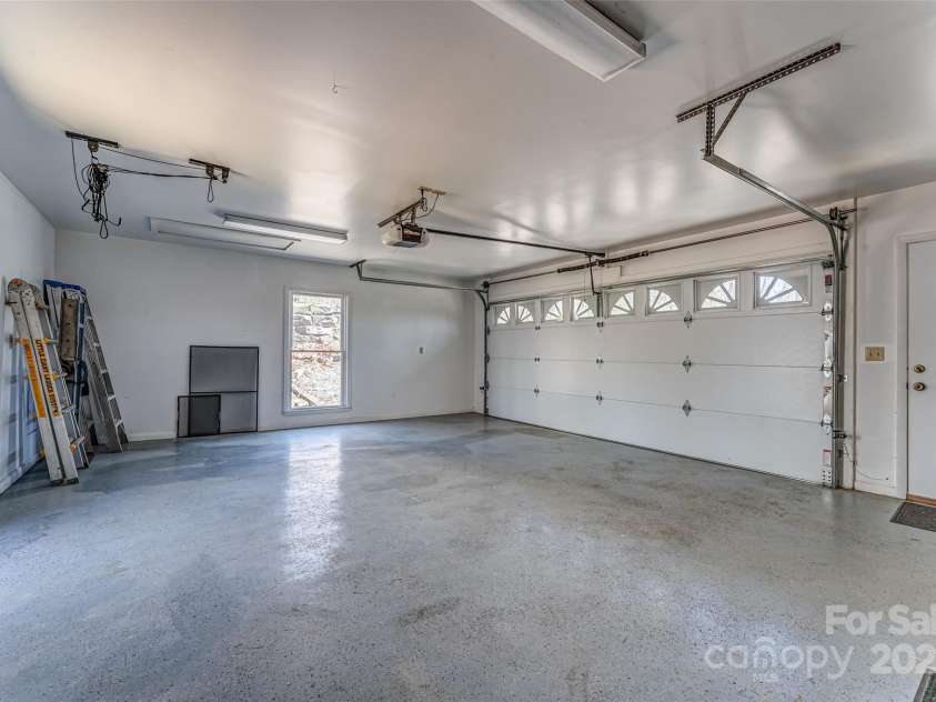 46 Wahuhu Court, Brevard, NC 28712.  MLS# CAR4241223, YatesRealty ID 1753. 