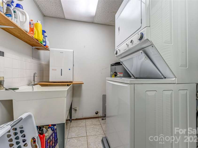 46 Wahuhu Court, Brevard, NC 28712.  MLS# CAR4241223, YatesRealty ID 1753. 